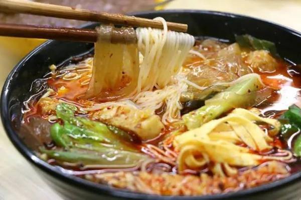 麻辣燙餐館該如何選擇環(huán)保地坪漆施工？