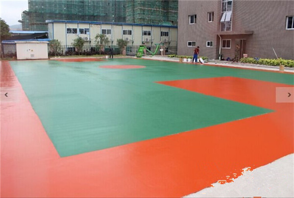 傾盆大雨來(lái)襲，丙烯酸球場(chǎng)地坪是如何從容面對(duì)？